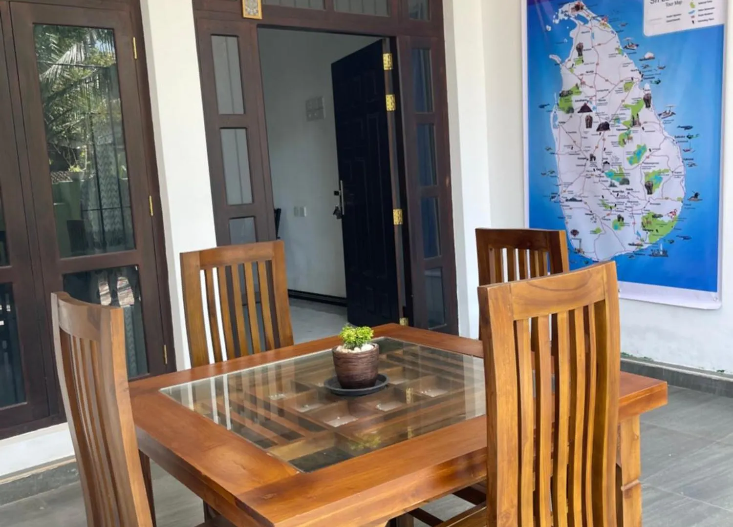 Fanisha Family Villa And Restaurant Negombo Guest house