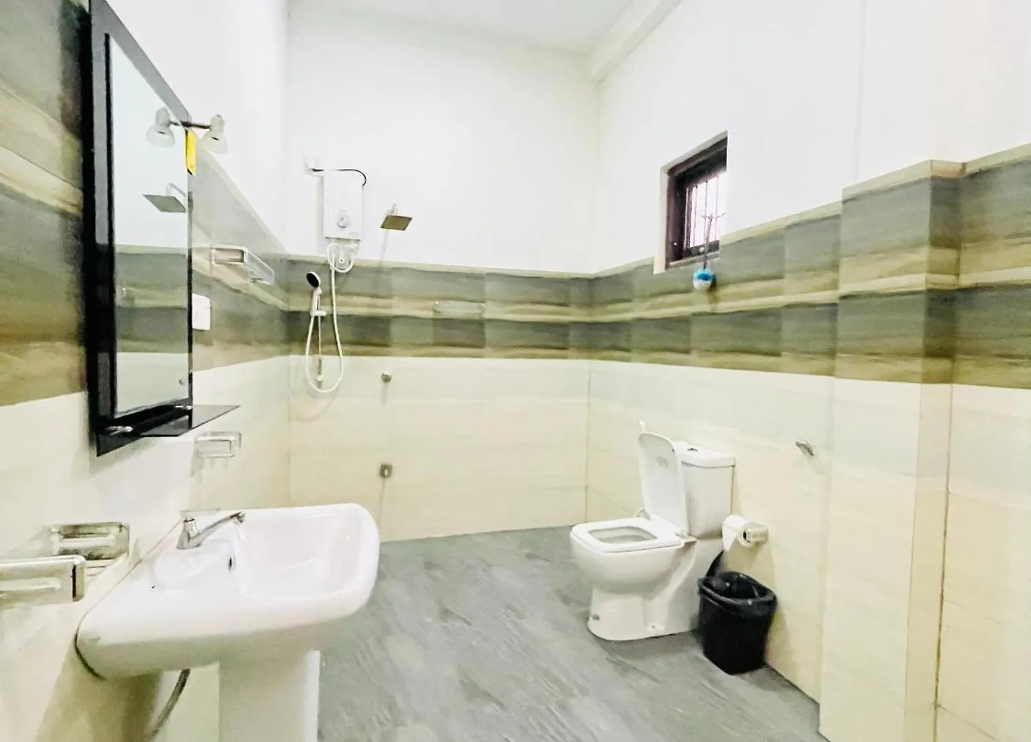 Fanisha Family Villa And Restaurant Negombo Guest house