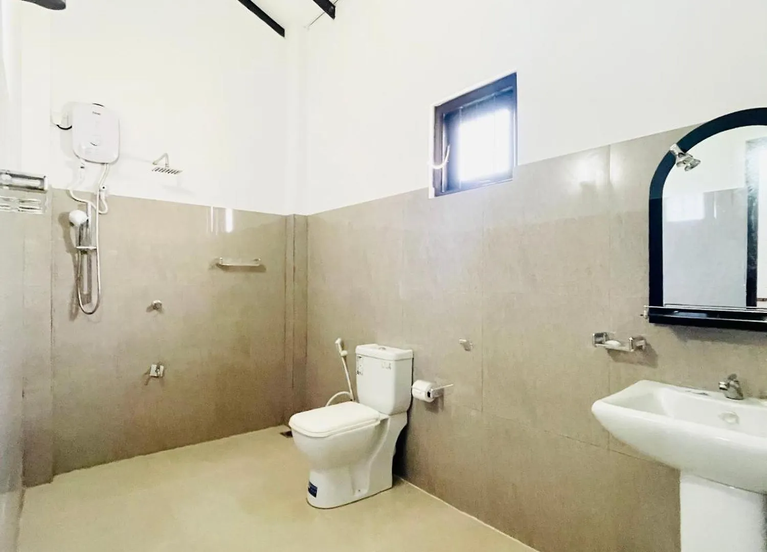 Fanisha Family Villa And Restaurant Negombo Guest house