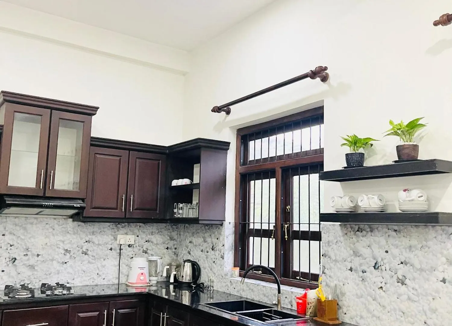 Fanisha Family Villa And Restaurant Negombo Guest house