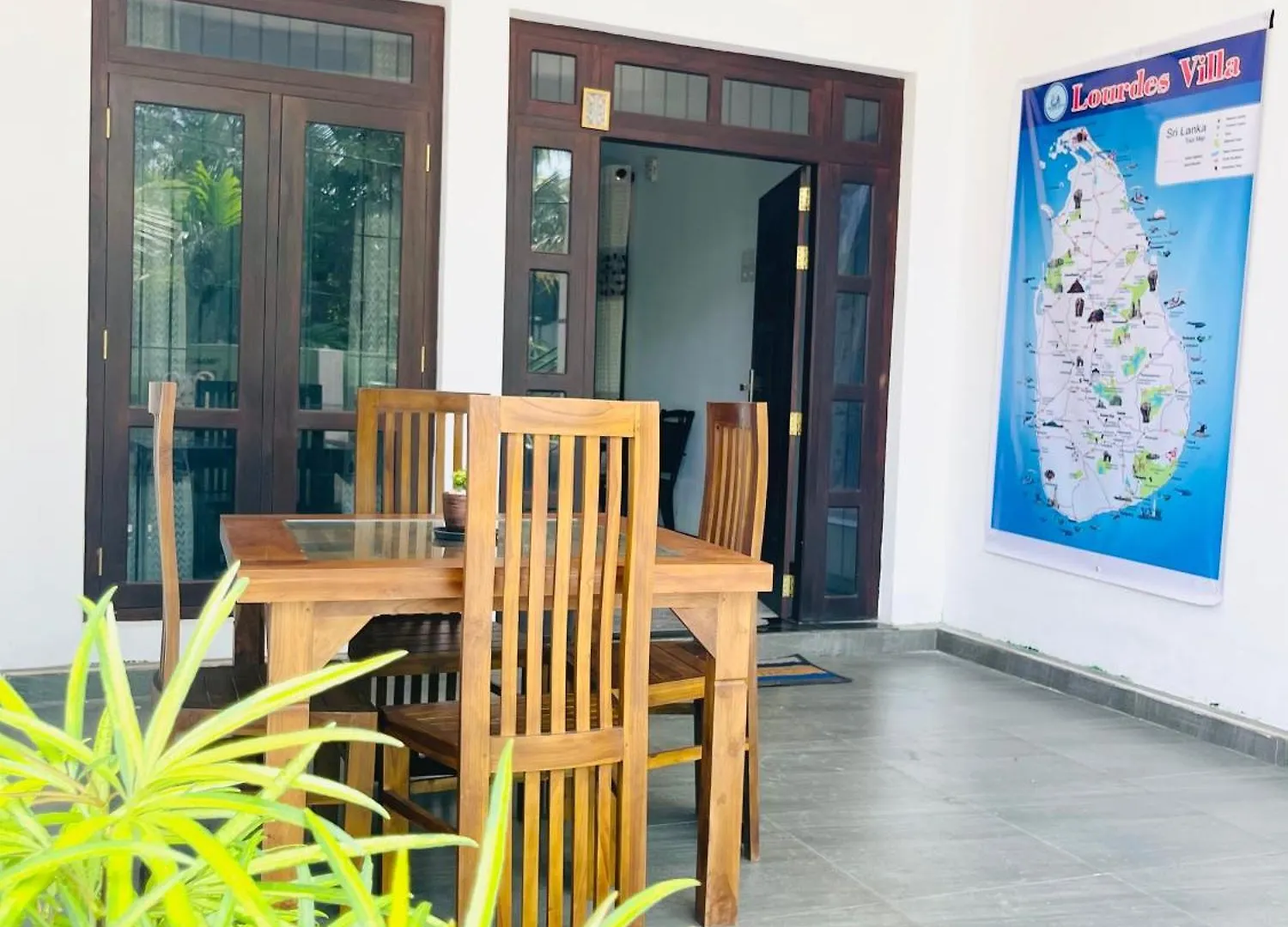 Fanisha Family Villa And Restaurant Negombo